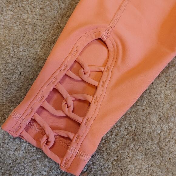 Old Navy Active Pink Peach Workout Leggings Criss Cross Design Size Small Soft - Picture 4 of 6